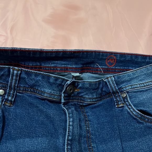 Man’s Shorts Size W-38 Artful Revel color wash Blue, very good condition - Picture 4 of 5